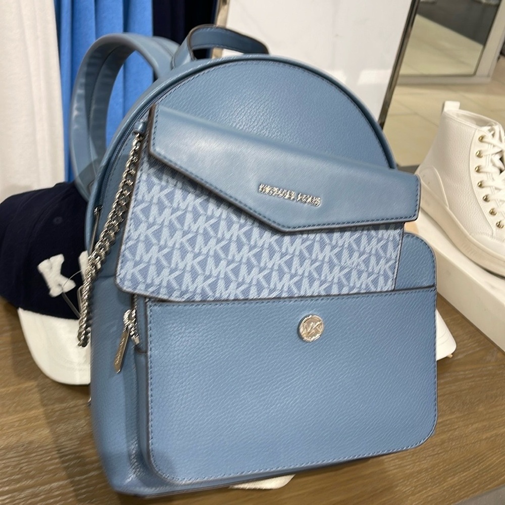 MICHAEL KORS Maisie Medium Pebbled Leather 2-in-1 Backpack
Denim 
NWT - Picture 2 of 16